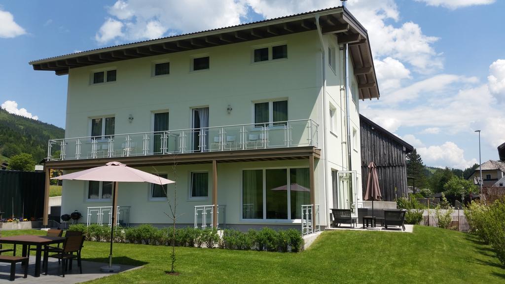 Apartment Haus Van Der Leij Russbach am Pass Gschuett Exterior photo